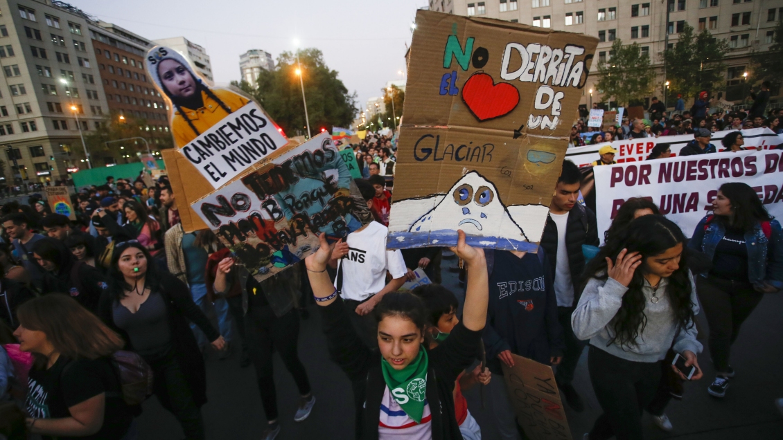 Multitud protestó contra el cambio climático: Marcha en Santiago terminó con incidentes