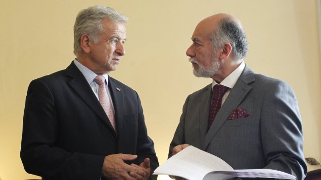 Ministro Larraín ingresó Presupuesto 2020 al Congreso