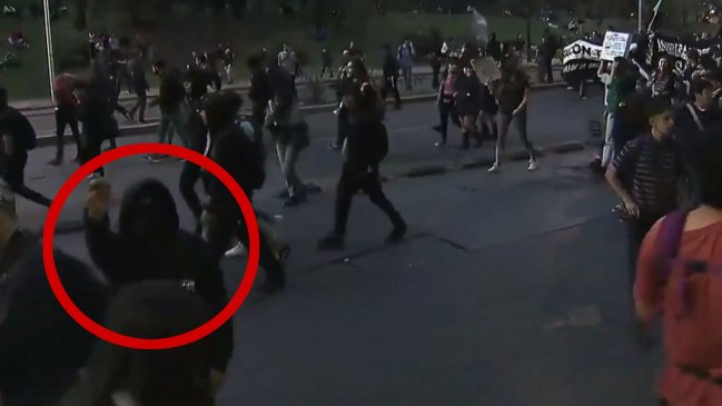 Encapuchados agredieron a equipos de prensa en marcha por el clima