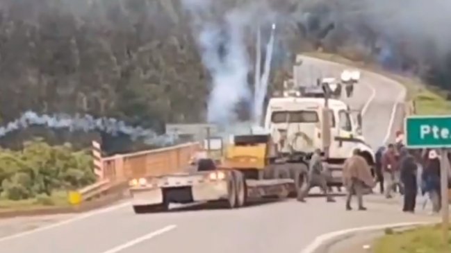 Tres carabineros heridos en protestas por visita de Chadwick a Arauco, que ya había sido suspendida