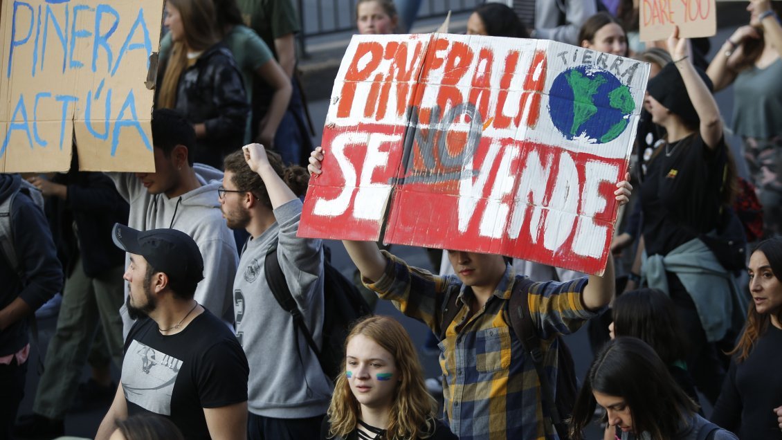 Gobierno se querellará por ataques a equipos de prensa durante marcha contra el cambio climático