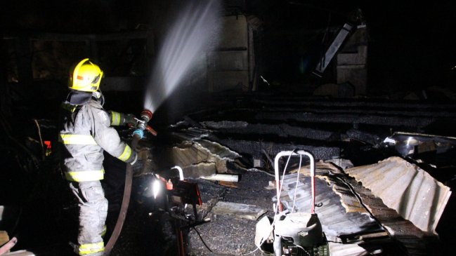 Investigan ataque incendiario en predio de conocido abogado de Temuco