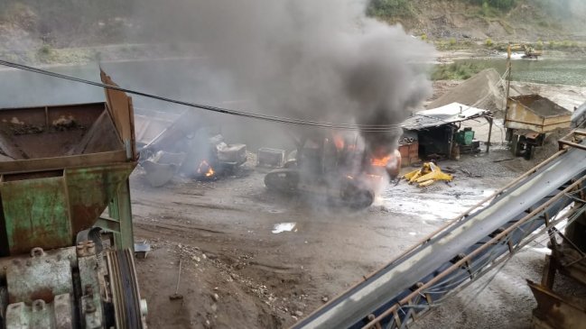 Encapuchados quemaron varias maquinarias en cantera del Biobío