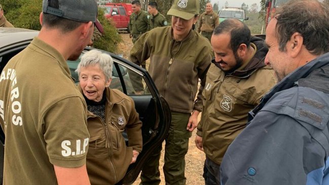 Mujer de 87 años se perdió y fue encontrada durmiendo en el lecho de un embalse