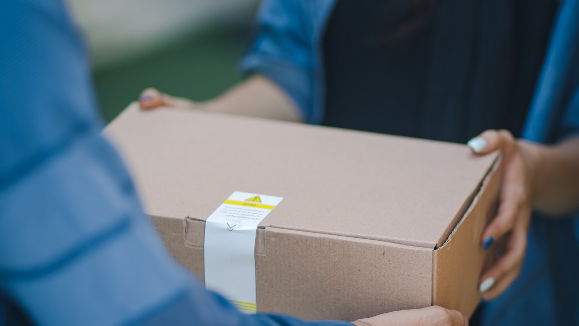 Vecina le pidió guardar una caja con juguetes sexuales: Adentro encontró una cabeza humana