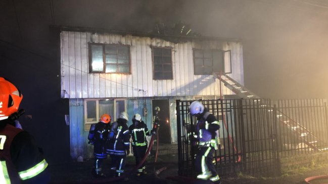 Hombre saltó desde un segundo piso para escapar de una casa en llamas