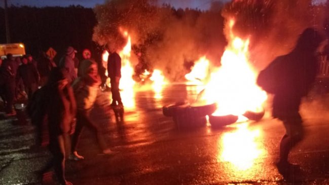 Vecinos de Coliumo levantaron barricadas en protesta por malas condiciones del camino