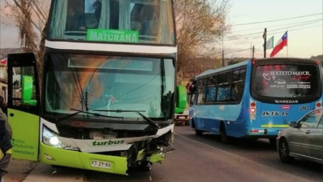 Villa Alemana: Automovilista murió al impactar a toda velocidad contra un bus