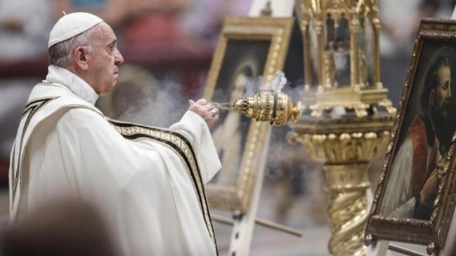 El papa suspendió a cinco altos funcionarios por nuevo escándalo de corrupción en el Vaticano