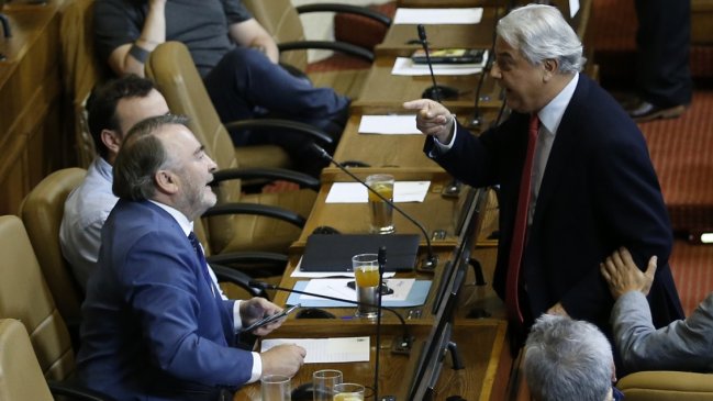 Auth insiste en que no renunciará y enrostró a Naranjo su voto en contra de ley de divorcio