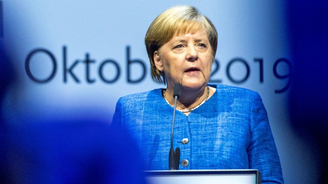  Merkel advierte contra la ultraderecha en balance sobre unificación  