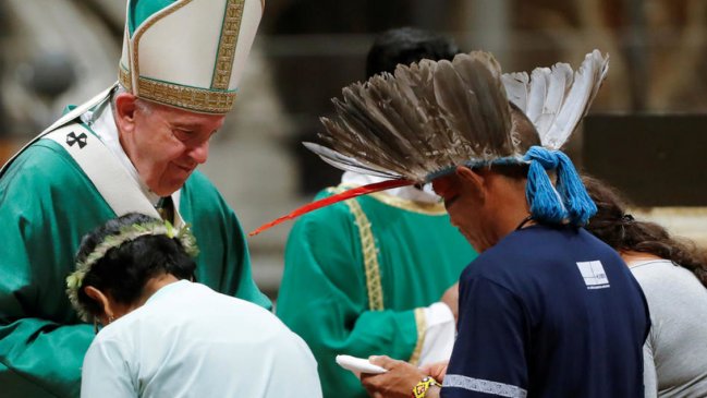 El papa reprendió a miembros de la Iglesia por burlarse de indígenas en pleno Sínodo de la Amazonía