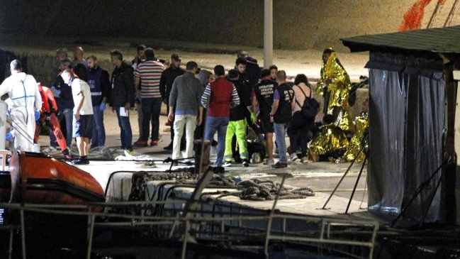  Nueve migrantes muertos en naufragio en Lampedusa  