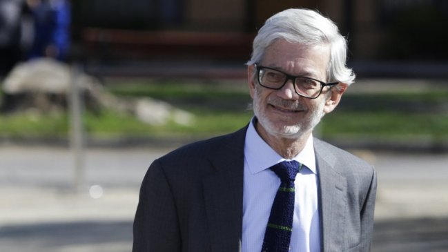 Fontaine defendió alzas de la luz y el transporte: La alternativa sería deteriorar el servicio