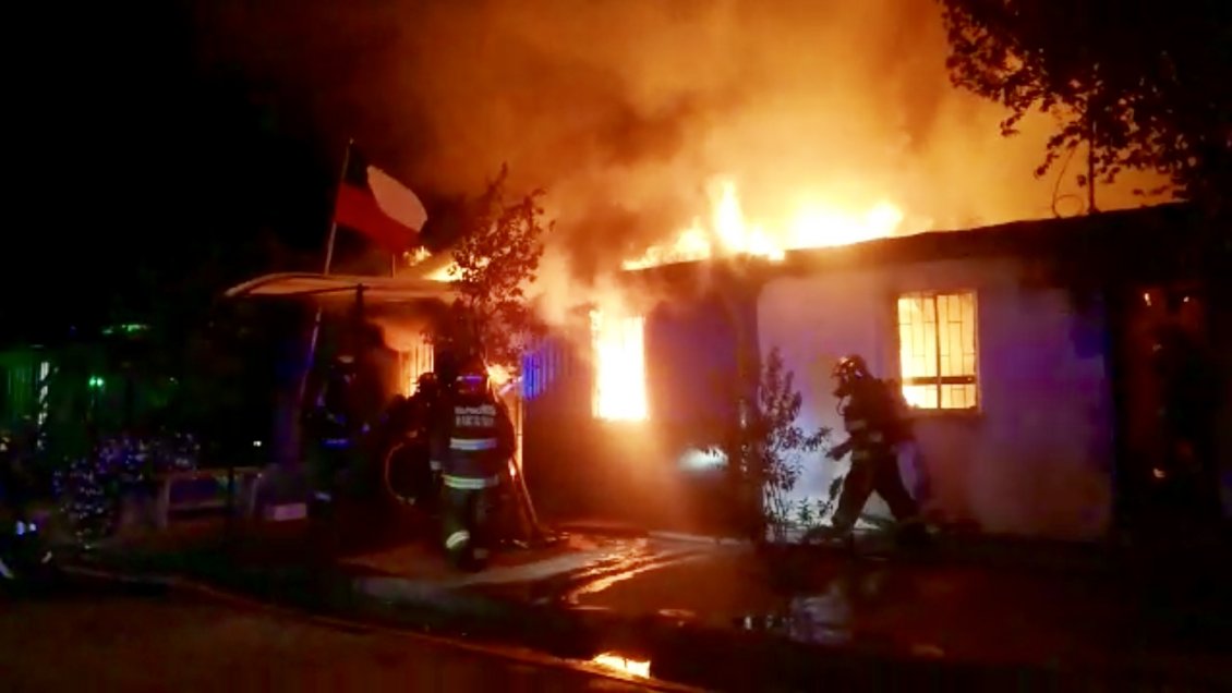 Hombre murió en incendio que afectó a cuatro viviendas en Rancagua