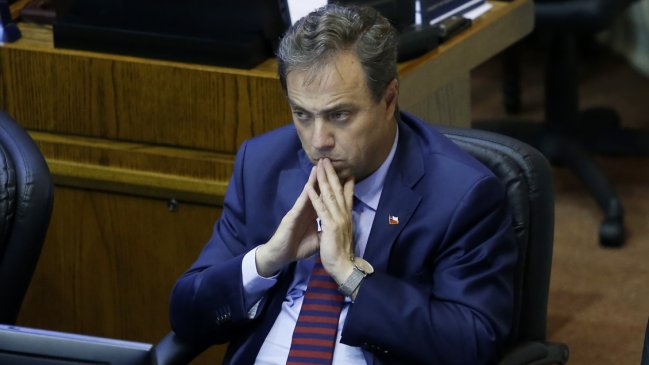 Diputado Eguiguren se ausenta de la Cámara tras abrirse investigación en su contra