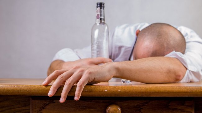 Crean una bebida modificada genéticamente para combatir la resaca