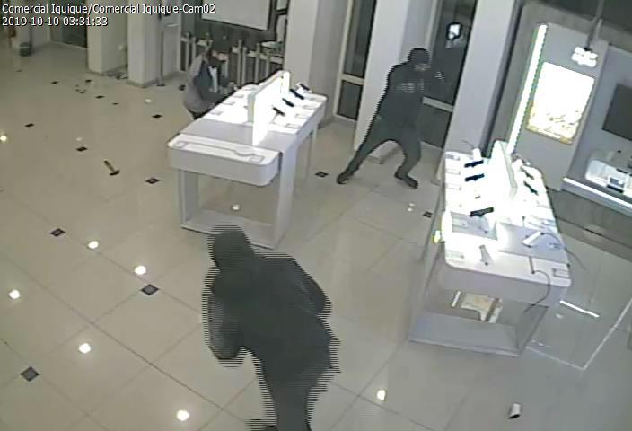 Detienen a menor de 15 años tras robo a sucursal telefónica en Iquique