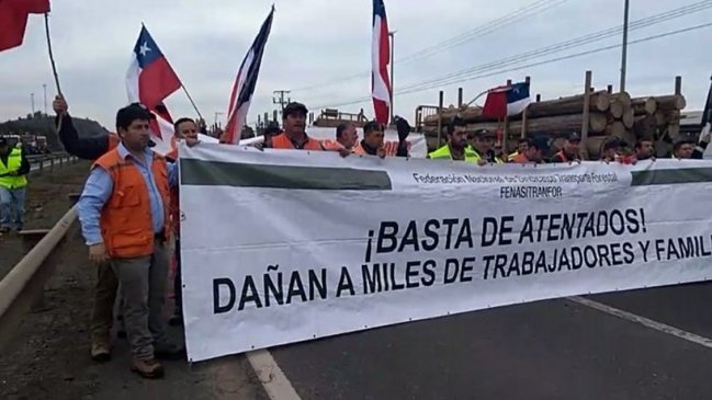 Manifestaciones de camioneros mantienen cortes de ruta en La Araucanía y el Biobío