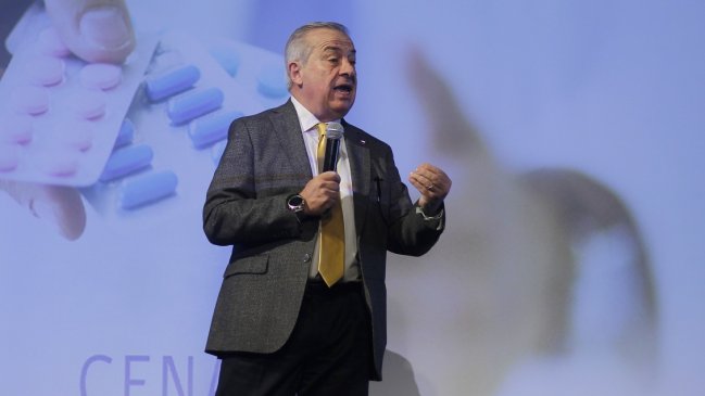 Mañalich raya la cancha al sector público: Se terminaron fraudes en compra de remedios