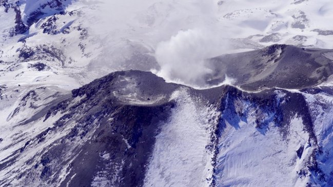Nevados de Chillán presenta nuevo centro de emisión al interior de su cráter