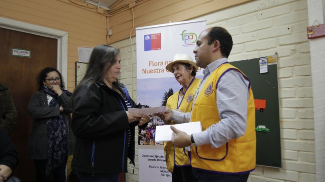 Concepción: Club de Leones entregó beca a 12 estudiantes con dificultad cognitiva