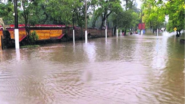 Inundaciones dejan 23 mil personas sin electricidad y decenas de evacuadas en Uruguay
