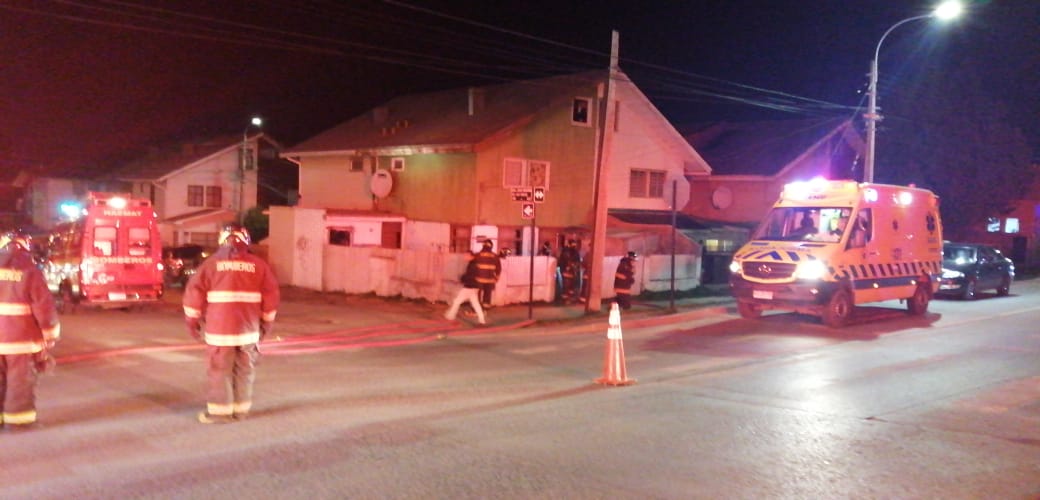 Un lesionado con graves quemaduras dejó explosión a gas en Punta Arenas