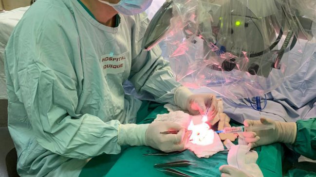 Iquique: Reimplantan dedo pulgar a niño de 12 años que sufrió accidente en el colegio