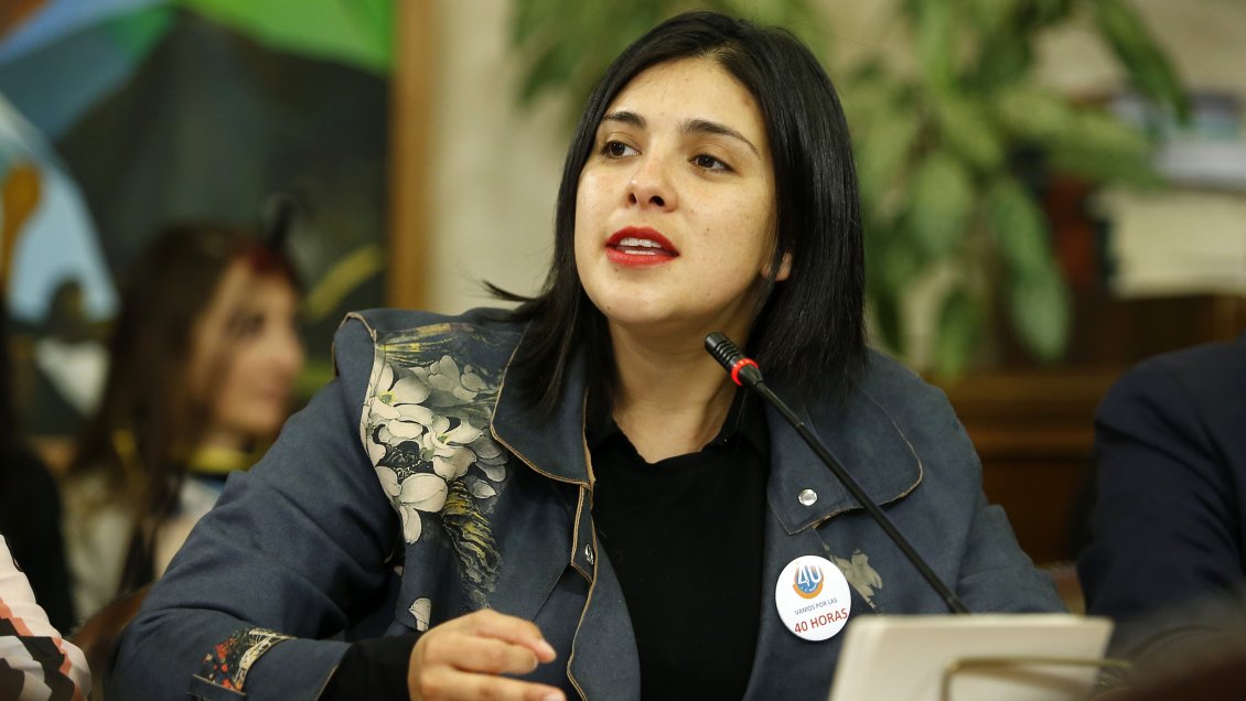 Karol Cariola dice que el retiro anticipado de pensiones planteado por Piñera es una 