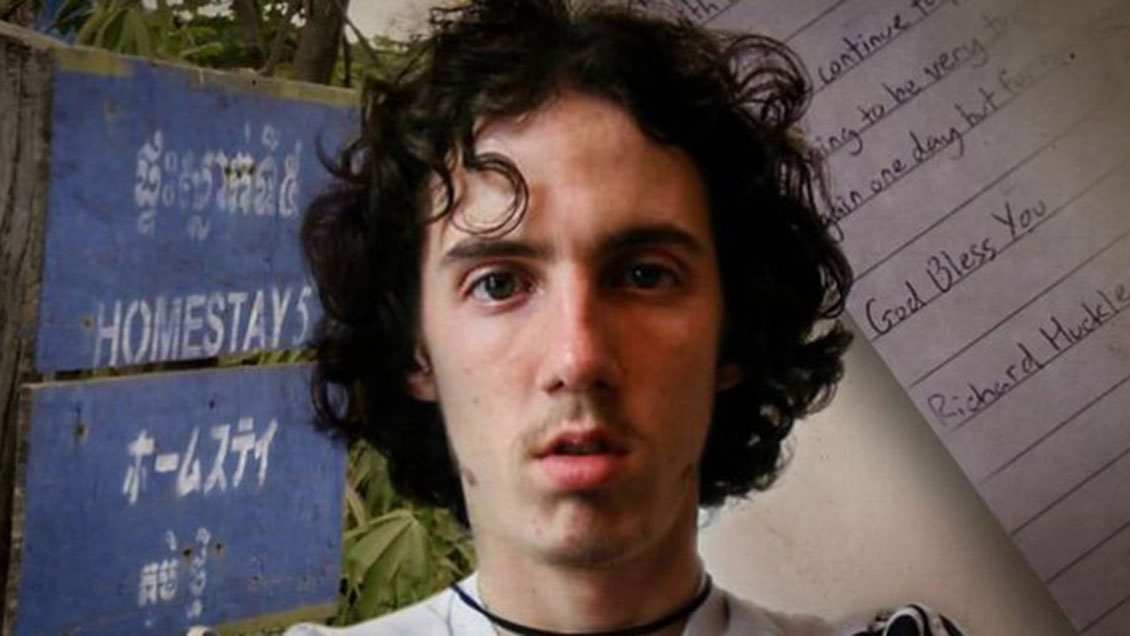 Apuñalan en su celda a pederasta británico que abusó de más de 200 niños