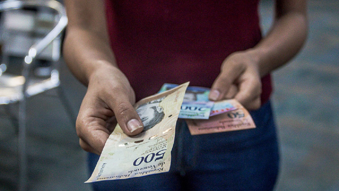 Gobierno de Nicolás Maduro aumenta en un 375 % el salario mínimo legal