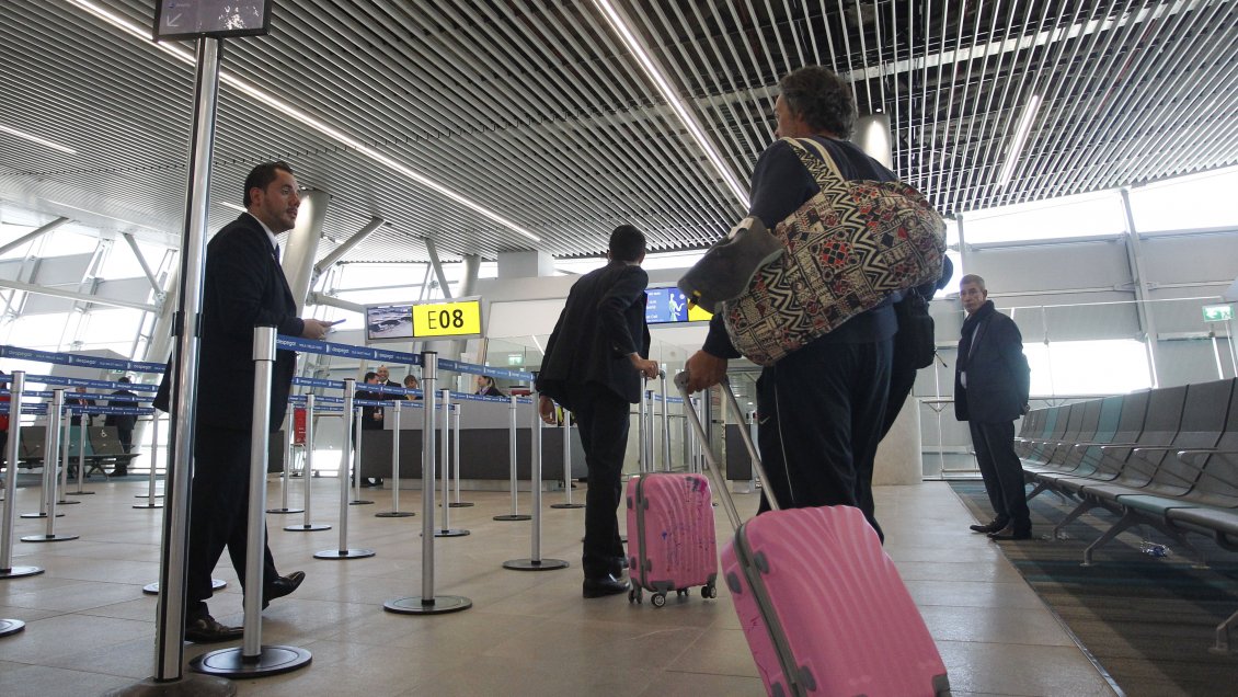 Sobreseen a ejecutivo de Codelco desvinculado por falso aviso de bomba en aeropuerto de Calama