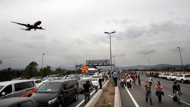 Una veintena de vuelos cancelados por las protestas en Barcelona