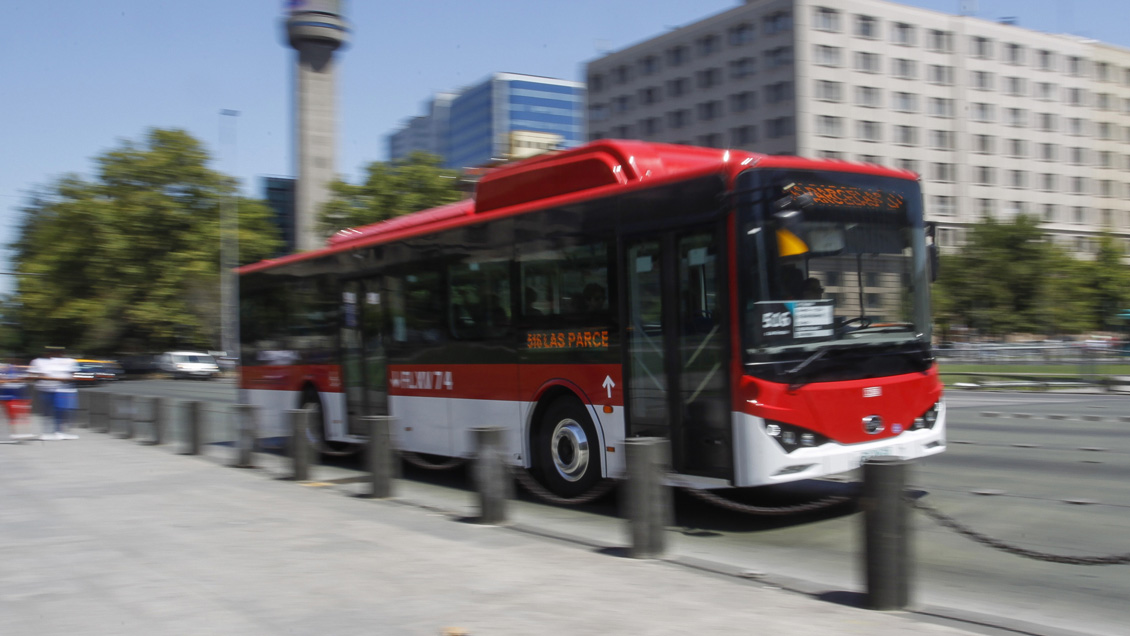 Ex ministra de Transportes: Alza de pasajes es consecuencia directa de las decisiones del Gobierno