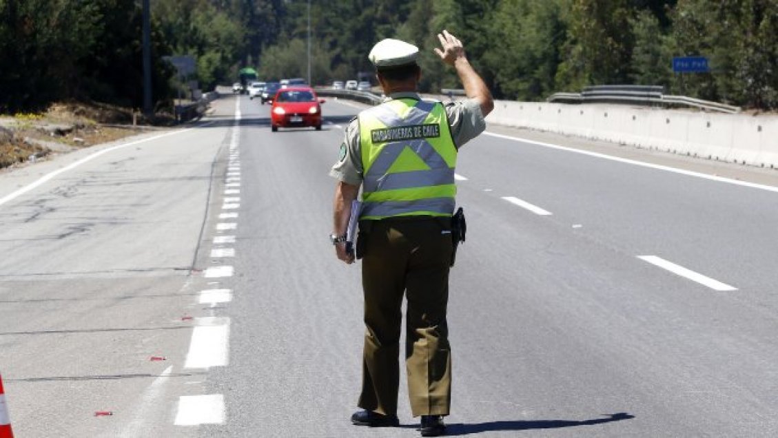 Carabineros recibe pistola radar para controles de velocidad en rutas de Portezuelo