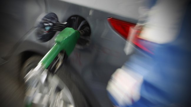 Tras cinco semanas de alzas, el precio de la bencina de 93 baja este jueves