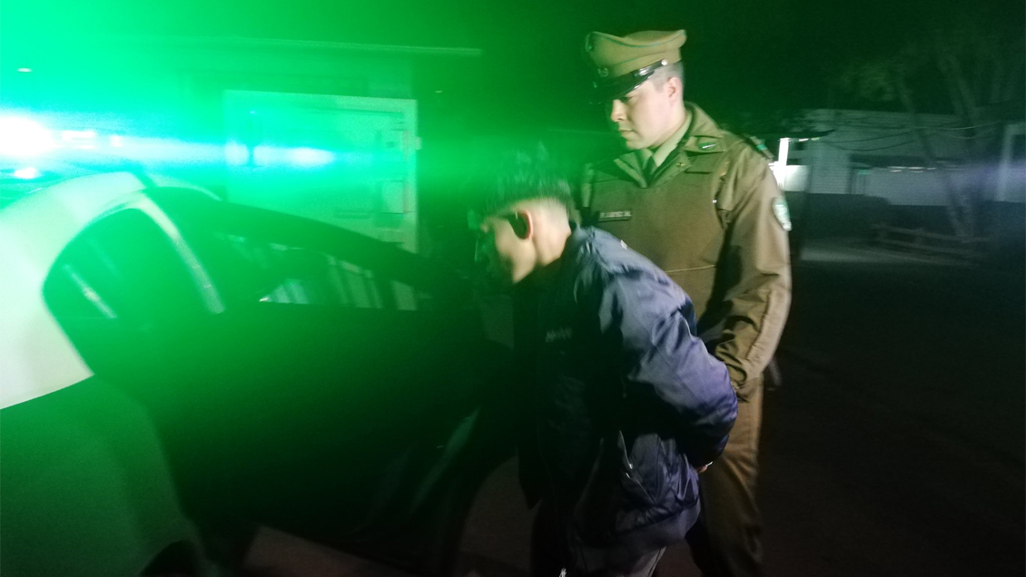 Persecución por varias comunas de Santiago terminó con ataque a tenencia y un detenido