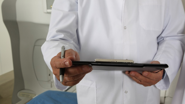 Presidente del Colegio Médico de Valparaíso renunció en medio de escándalo financiero