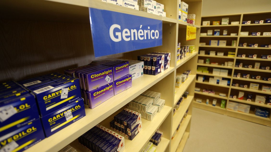 Medicamentos siguen más baratos en farmacias comunales pese a convenio de Fonasa