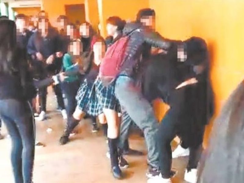 Liceo canceló ceremonia de premiación de cuartos medios tras incidentes en el Día del Profesor