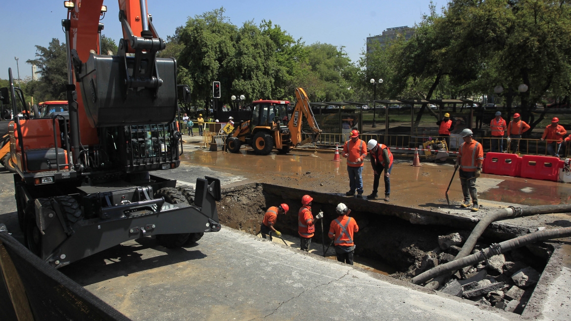 Rotura de Matriz: Autoridades de Providencia analizan acciones legales contra Aguas Andinas