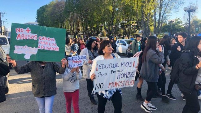 Vecinos protestan por resolución judicial en caso de abuso sexual a menor en Chiloé