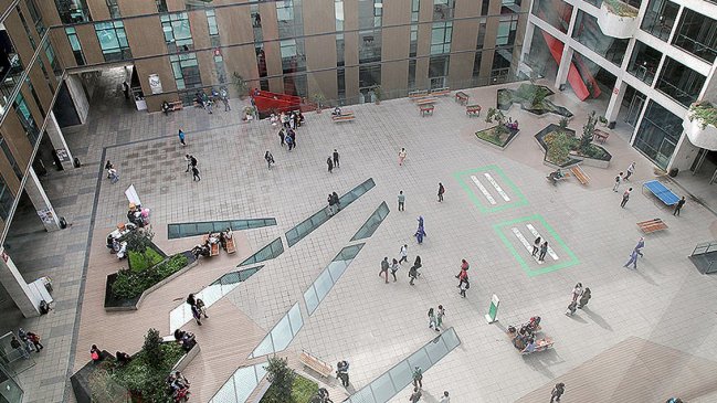 Universidades suspenden clases de este lunes en sus sedes en Santiago