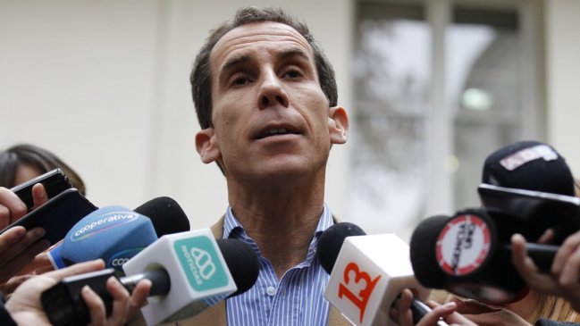 Alcalde de Santiago llama 