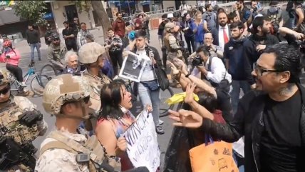  Cantante de Lucybell increpó a militares en Plaza Italia  