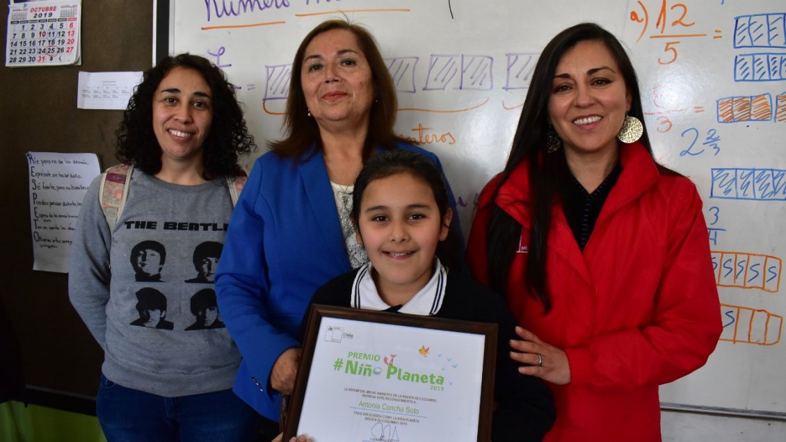 La Serena: Estudiante de 10 años es reconocida por generar proyecto de huertos urbanos