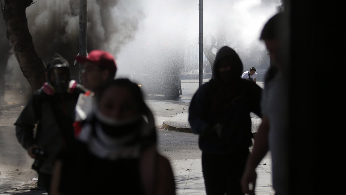 Estallido social se extiende a regiones con protestas y saqueos