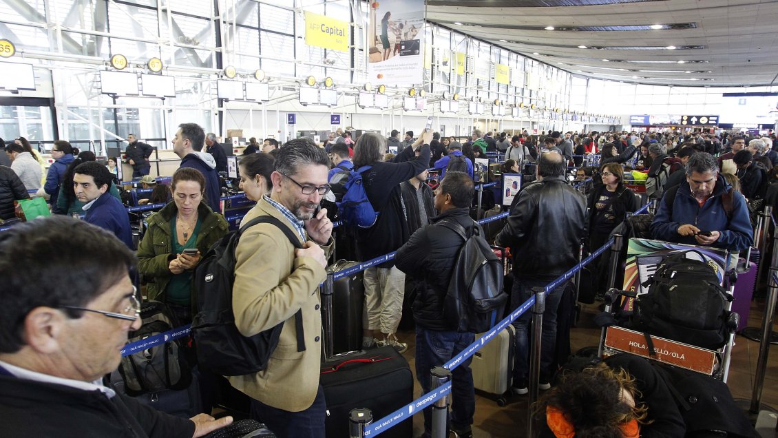 Latam ante colapso del aeropuerto: Pasajeros podrán cambiar vuelos sin costo