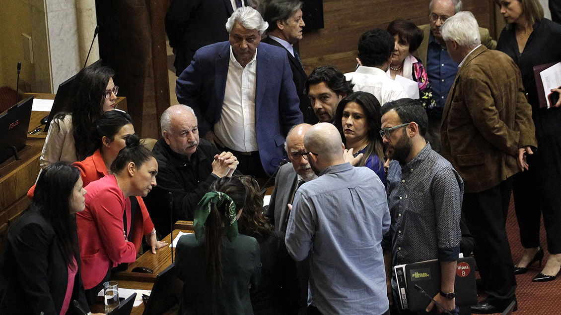 Críticas del PC y Frente Amplio marcaron sesión extraordinaria en la Cámara